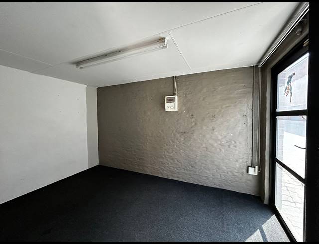 72M² WAREHOUSE TO LET IN EASTGATE
